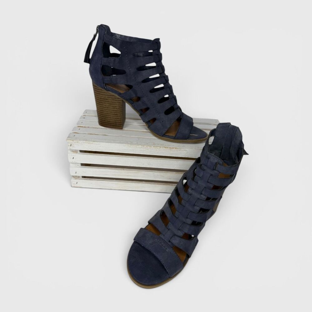 Indigo Rd. Navy Faux Suede Gladiator Block Heel Sandals size 7.5